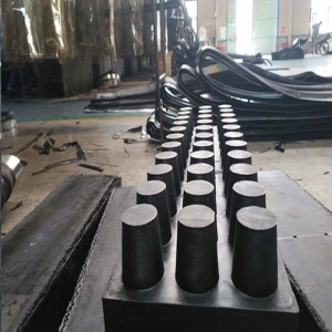 釘型氯丁橡膠減震板 